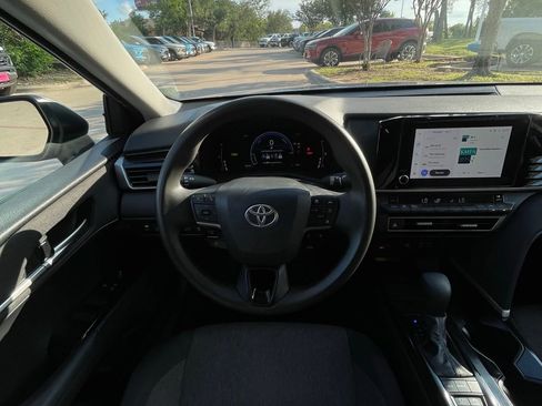 Used 2025 Toyota Camry LE FWD image 13