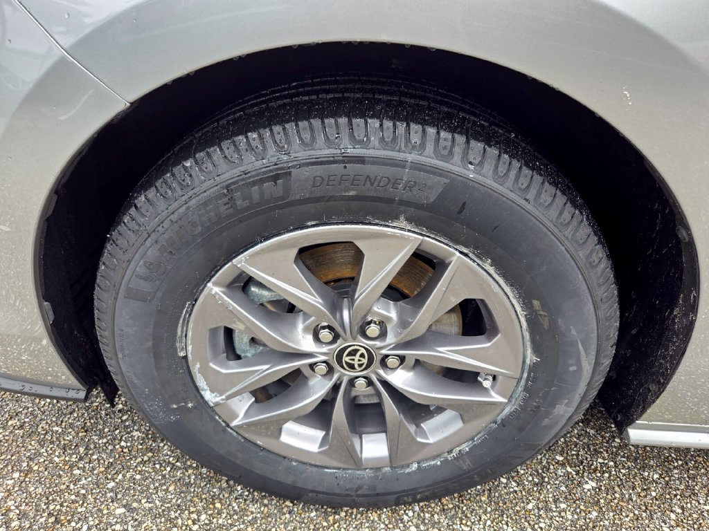 Used 2024 Toyota Sienna LE FWD image 20
