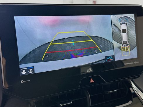 Used 2021 Toyota Venza LE image 23