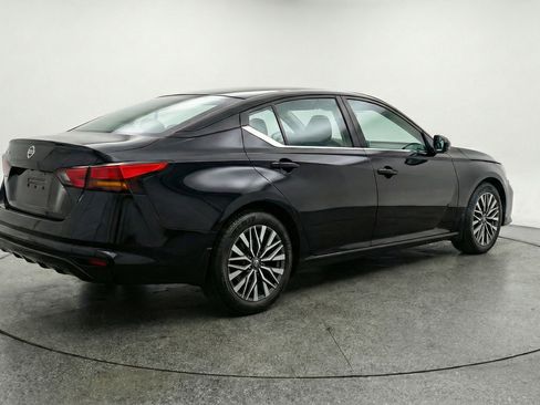 Used 2025 Nissan Altima 2.5 SV image 9