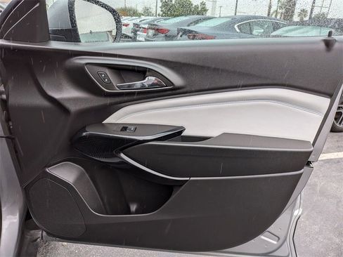 Used 2025 Chevrolet Trax LT w/ LT Convenience Package image 34