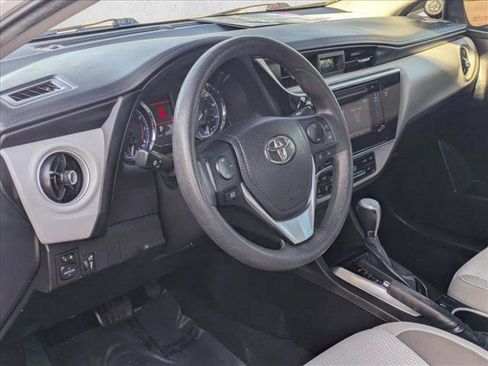 Used 2019 Toyota Corolla LE image 10