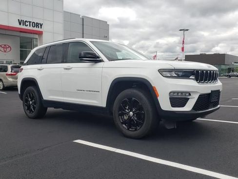 Used 2023 Jeep Grand Cherokee Limited AWD/4WD image 3