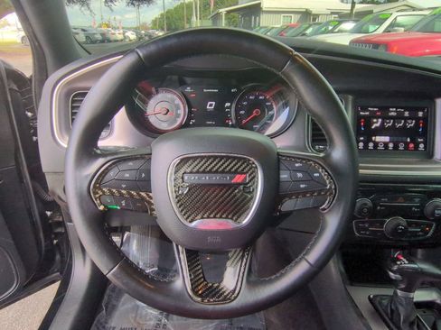 Used 2019 Dodge Charger SXT image 15