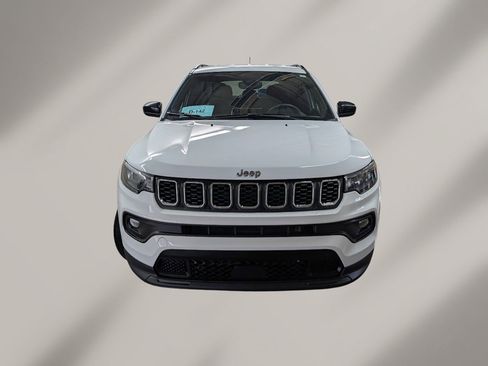 Used 2024 Jeep Compass Latitude image 2