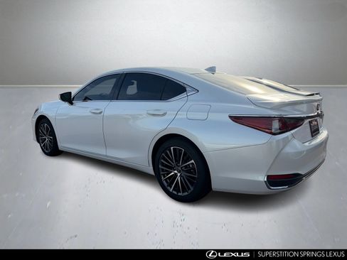 Certified 2025 Lexus ES 300h w/ Premium Package image 5