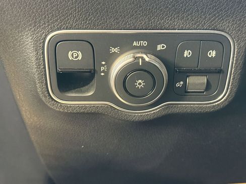 Used 2023 Mercedes-Benz GLB 250 4MATIC image 21