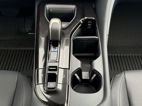 Certified 2025 Toyota Crown Platinum AWD/4WD image 26