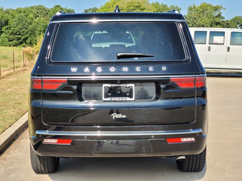 New 2025 Jeep Wagoneer 4WD w/ Convenience Group I image 4