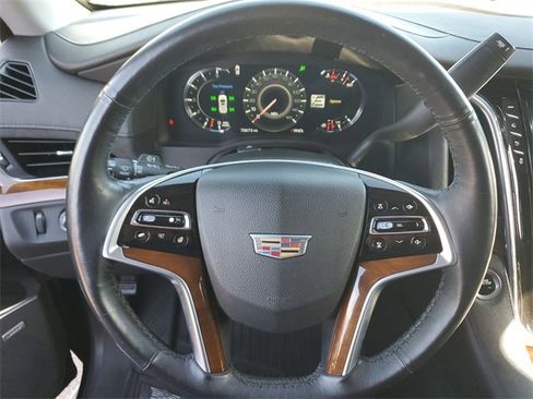 Used 2017 Cadillac Escalade ESV 4WD image 24