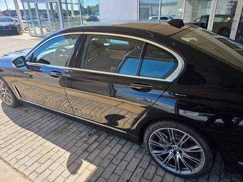 Used 2020 BMW 740i w/ Premium Package image 3
