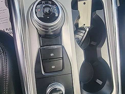 Used 2022 Ford Explorer XLT w/ Equipment Group 202A AWD/4WD image 22