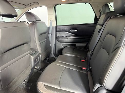Used 2025 Nissan Pathfinder SL image 25