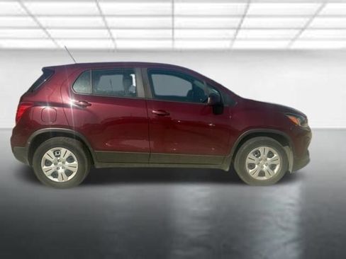 Used 2017 Chevrolet Trax LS FWD image 2