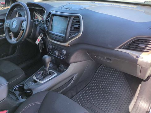 Used 2016 Jeep Cherokee Latitude w/ Cold Weather Group image 27