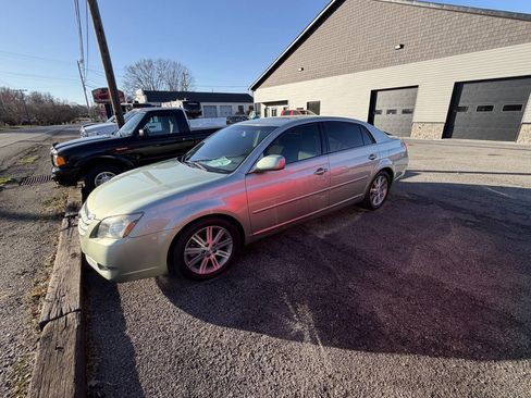 Used 2007 Toyota Avalon Limited image 16