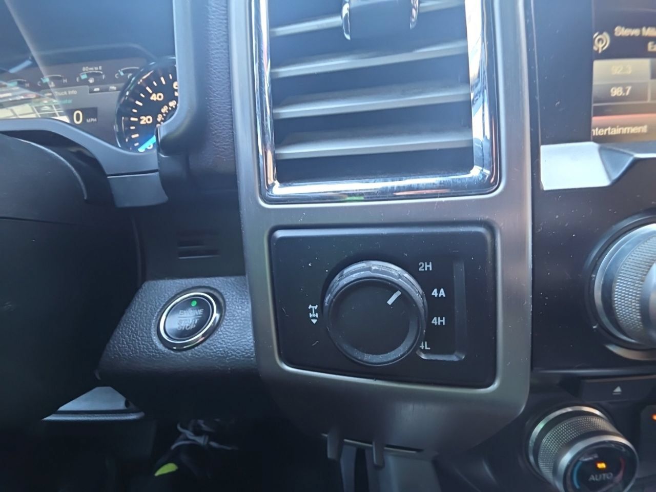 Used 2015 Ford F150 Platinum w/ Equipment Group 701A Luxury AWD/4WD image 35