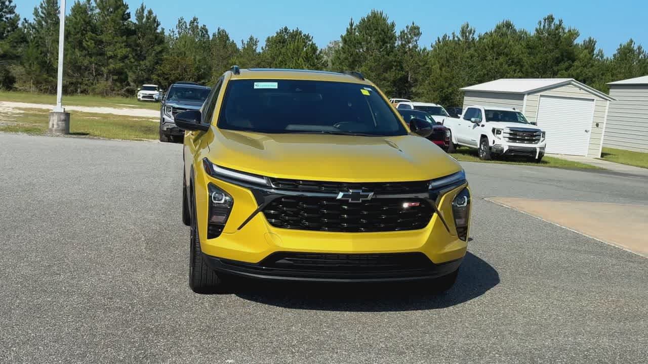 Used 2024 Chevrolet Trax RS w/ Sunroof Package FWD image 3