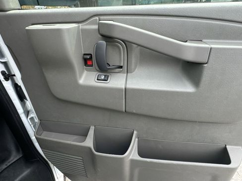 Used 2024 GMC Savana 2500 RWD image 31