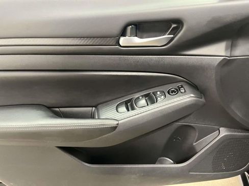 Used 2025 Nissan Altima 2.5 SV image 16