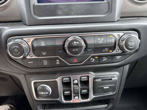 Used 2020 Jeep Wrangler Unlimited Sport S AWD/4WD image 25