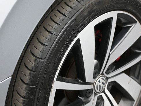 Used 2019 Volkswagen Jetta GLI image 13