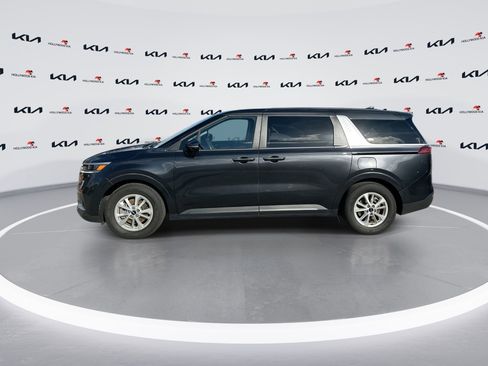 Used 2024 Kia Carnival LX FWD image 5