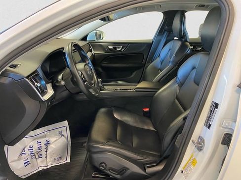 Used 2020 Volvo S60 T6 Momentum image 9