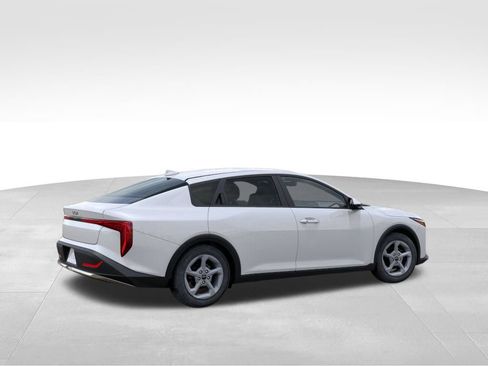 New 2025 Kia K4 LXS image 6
