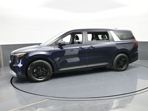 Used 2025 Kia Carnival image 2