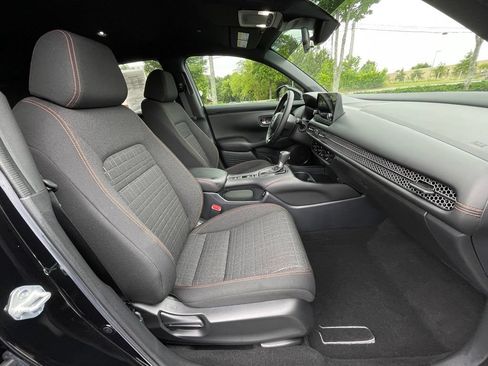 Certified 2025 Honda HR-V Sport image 32