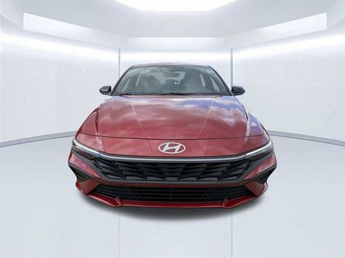 Certified 2025 Hyundai Elantra Sport FWD image 9