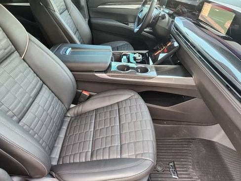 Used 2026 Cadillac Escalade V AWD/4WD image 13