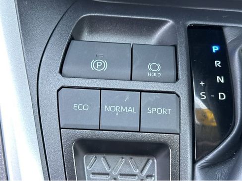 Used 2025 Toyota RAV4 XLE Premium image 31