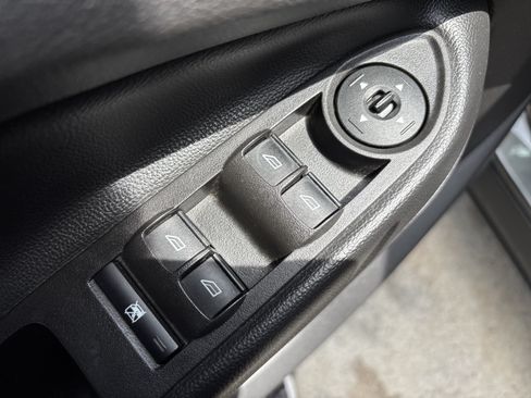 Used 2018 Ford Escape SE w/ SE Sync 3 Package FWD image 11