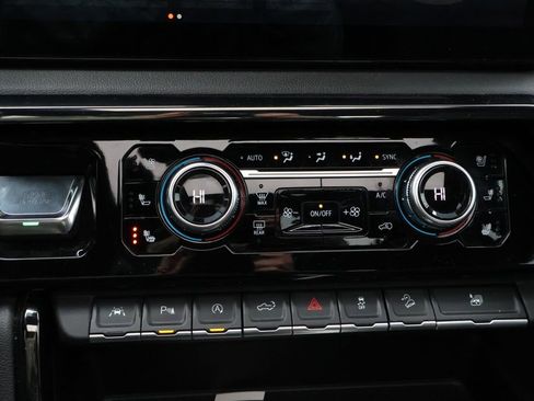 Used 2022 GMC Sierra 1500 AT4 w/ AT4 Premium Package image 27