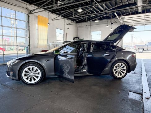 Used 2018 Tesla Model S 75D image 17