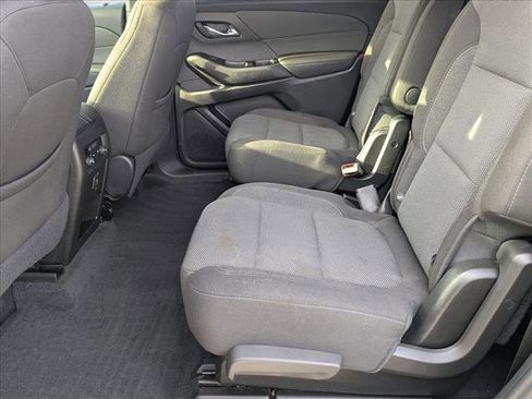 Used 2023 Chevrolet Traverse LT FWD image 17