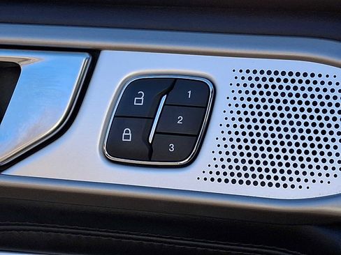 Used 2021 Ford Explorer Platinum w/ Equipment Group 601A image 24