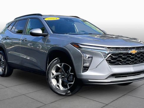 Certified 2024 Chevrolet Trax LT w/ Driver Confidence Package FWD image 3