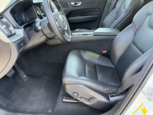 Used 2025 Volvo XC60 B5 Core AWD/4WD image 17