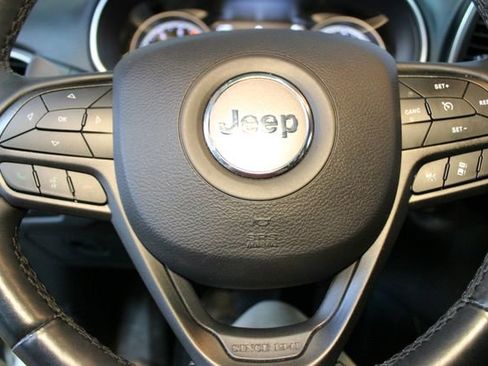 Used 2019 Jeep Cherokee Trailhawk AWD/4WD image 22