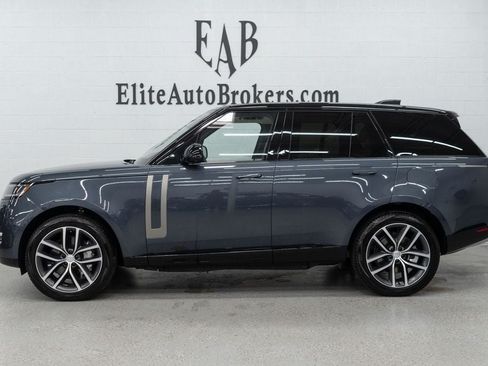 Used 2025 Land Rover Range Rover SE AWD/4WD image 2