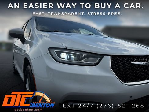 Used 2023 Chrysler Pacifica Touring-L AWD/4WD image 28