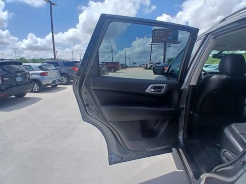 Used 2020 Nissan Pathfinder SL FWD image 11