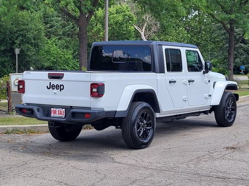 Used 2022 Jeep Gladiator Sport AWD/4WD image 4