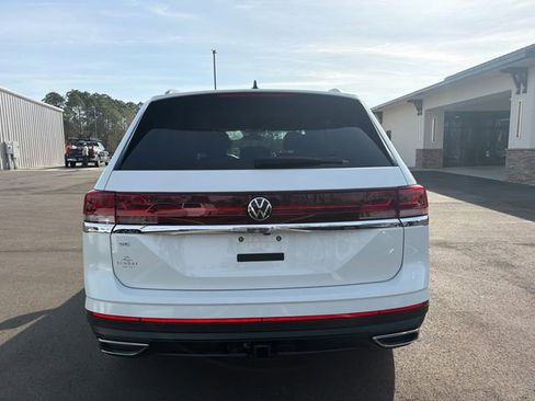Used 2025 Volkswagen Atlas SE image 13