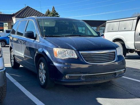 Used 2016 Chrysler Town & Country Touring FWD image 1