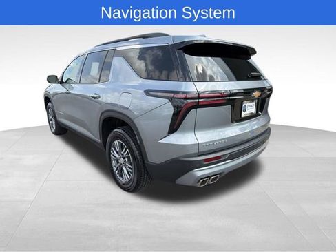 Used 2025 Chevrolet Traverse LT FWD image 4