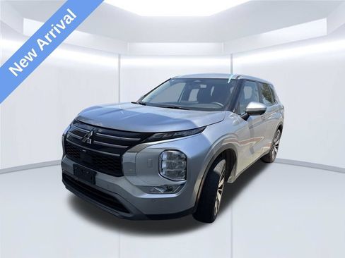 Used 2025 Mitsubishi Outlander SE AWD/4WD image 1